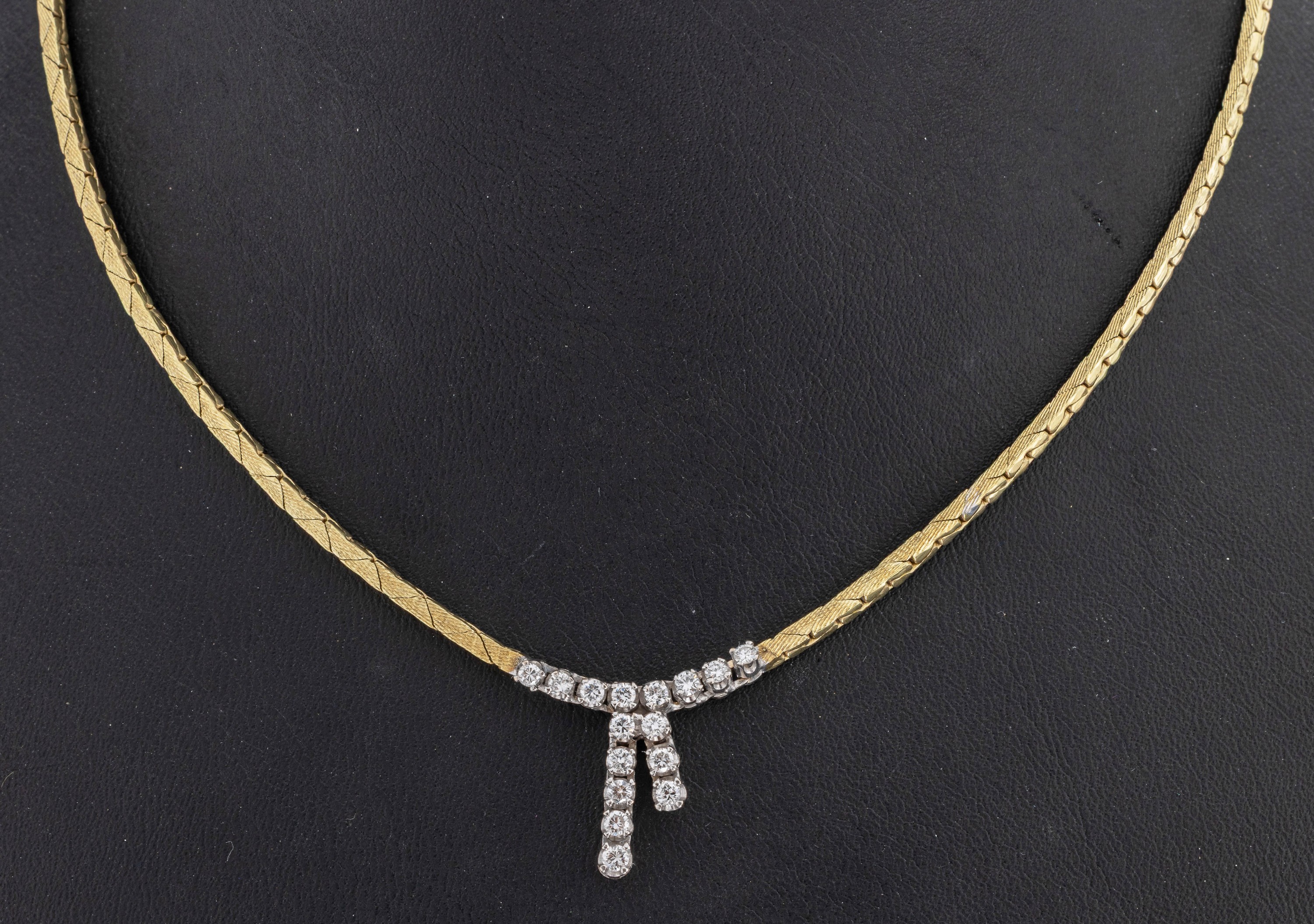 Image 27117237 - 14 kt Gold Brillant-Collier, GG/WG 585/000,16 Brillanten zus. ca. 0.50 ct Weiß/lr, ...