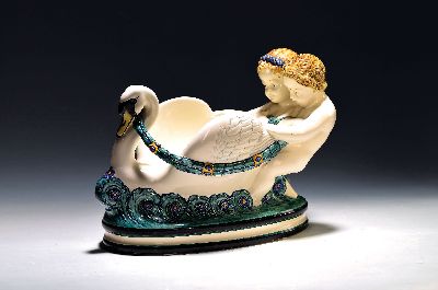 Image Schale, Karlsruher Majolika, Entw. Wilhelm Süs, um 1900, zwei Putten mit einem Schwan, ...