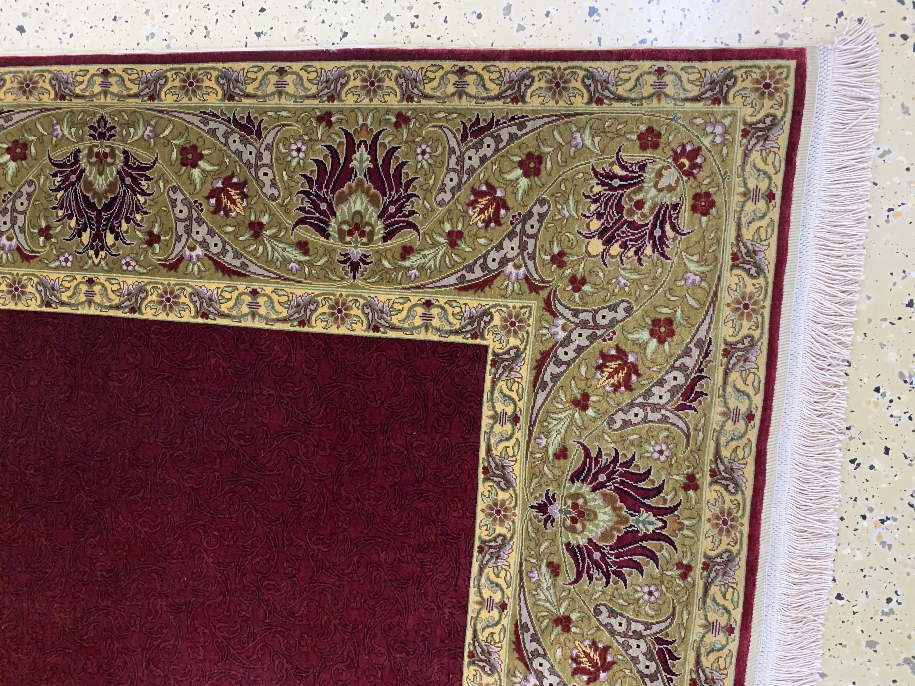 Detail b: Hereke Seide fein Türkei, signiert"Cinar", Ende 20.Jhd, reine Naturseide, ca. 205 x 145 cm, EHZ: 1-2