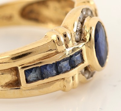 27117302d - 18 kt Gold Saphir-Brillant-Ring, GG 750/000, ovalfacett. Saphir und 8 Saphir -Carrees ...