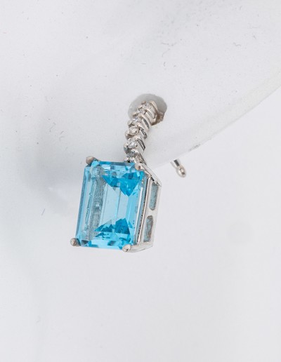 27117336a - Paar 18 kt Gold Topas-Brillant-Ohrstecker, WG 750/000, 2 Blautopase (beh.) im ...