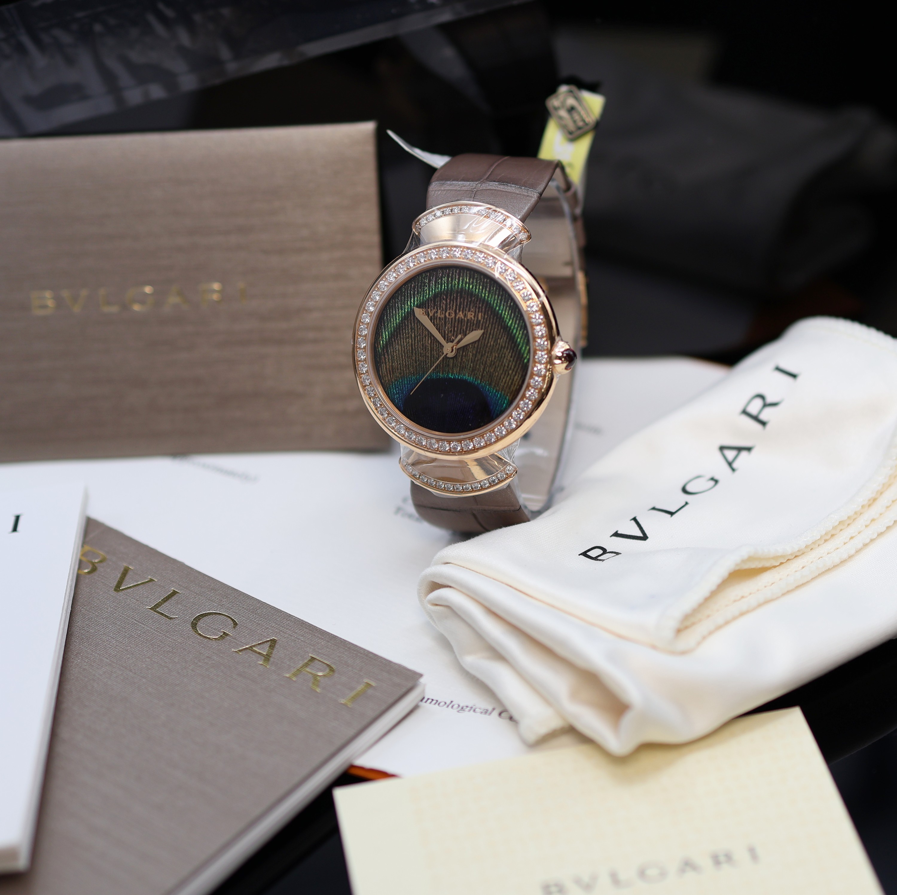 Image 27117411 - BULGARI Divas Dream ungetragene Damenarmbanduhr in RoseG 750/000 mit Diamanten Referenz ...