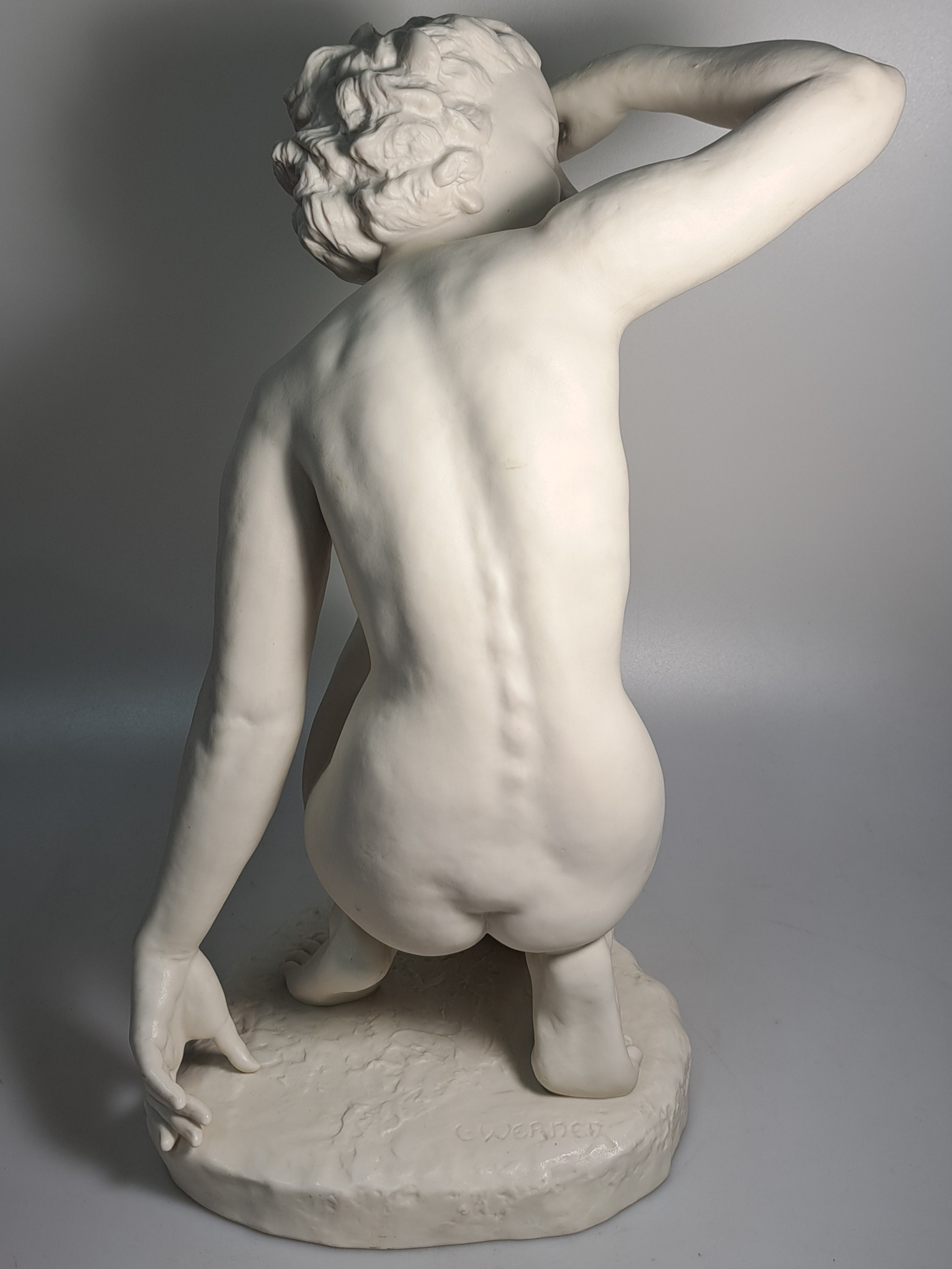 Detail g: Zwei Porzellanfiguren, Mitte 20. Jh.,, Hutschenreuther, Entwurf Werner "die Schauende", große Ausführung, H. 40 cm, Halbakt mit Tuch, ...