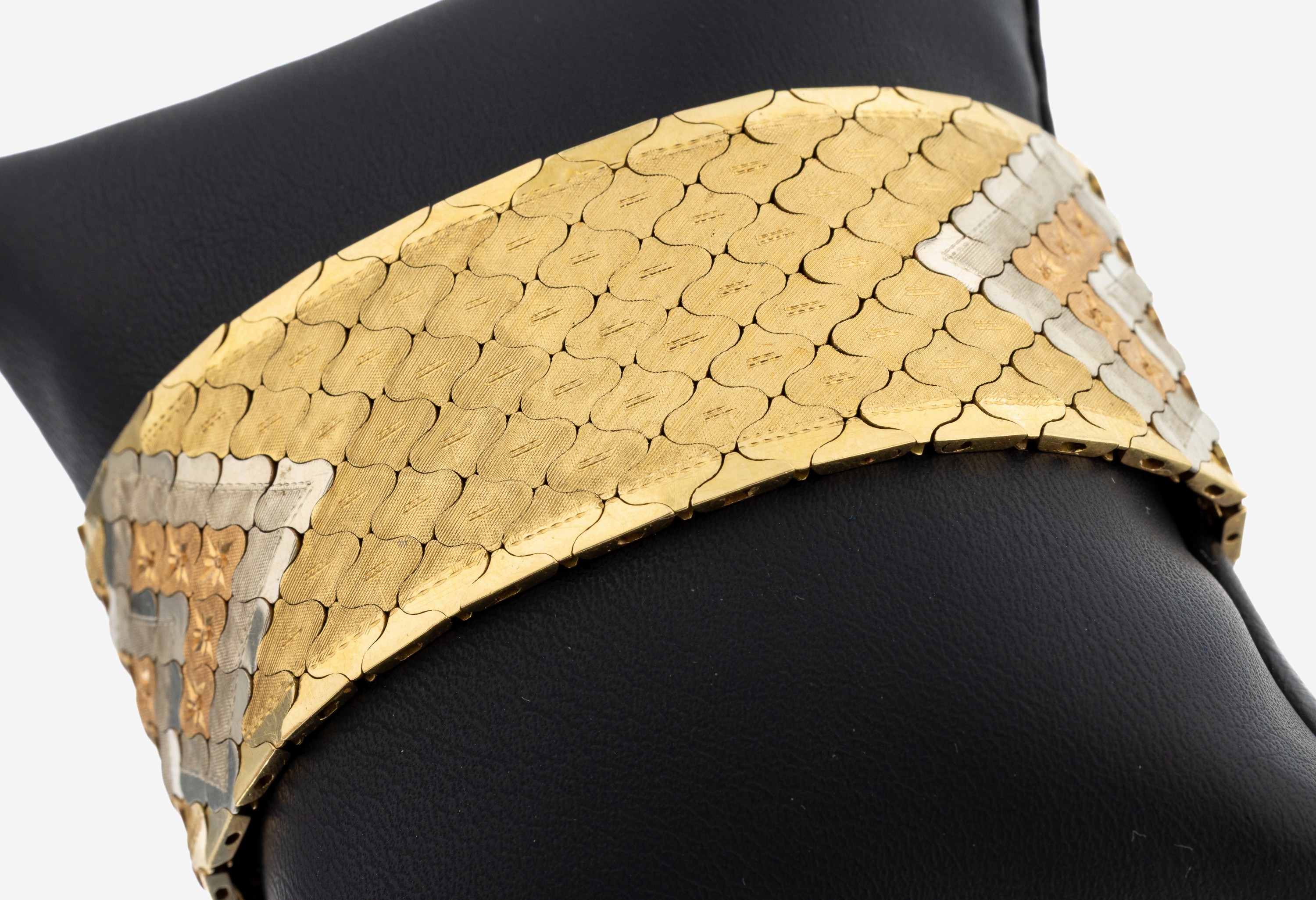 Image 27117428 - 18 kt Gold Armband, 1960er Jahre, GG/WG/RG 750/000, qualitätvolle Verarbeitung, B. ca. ...