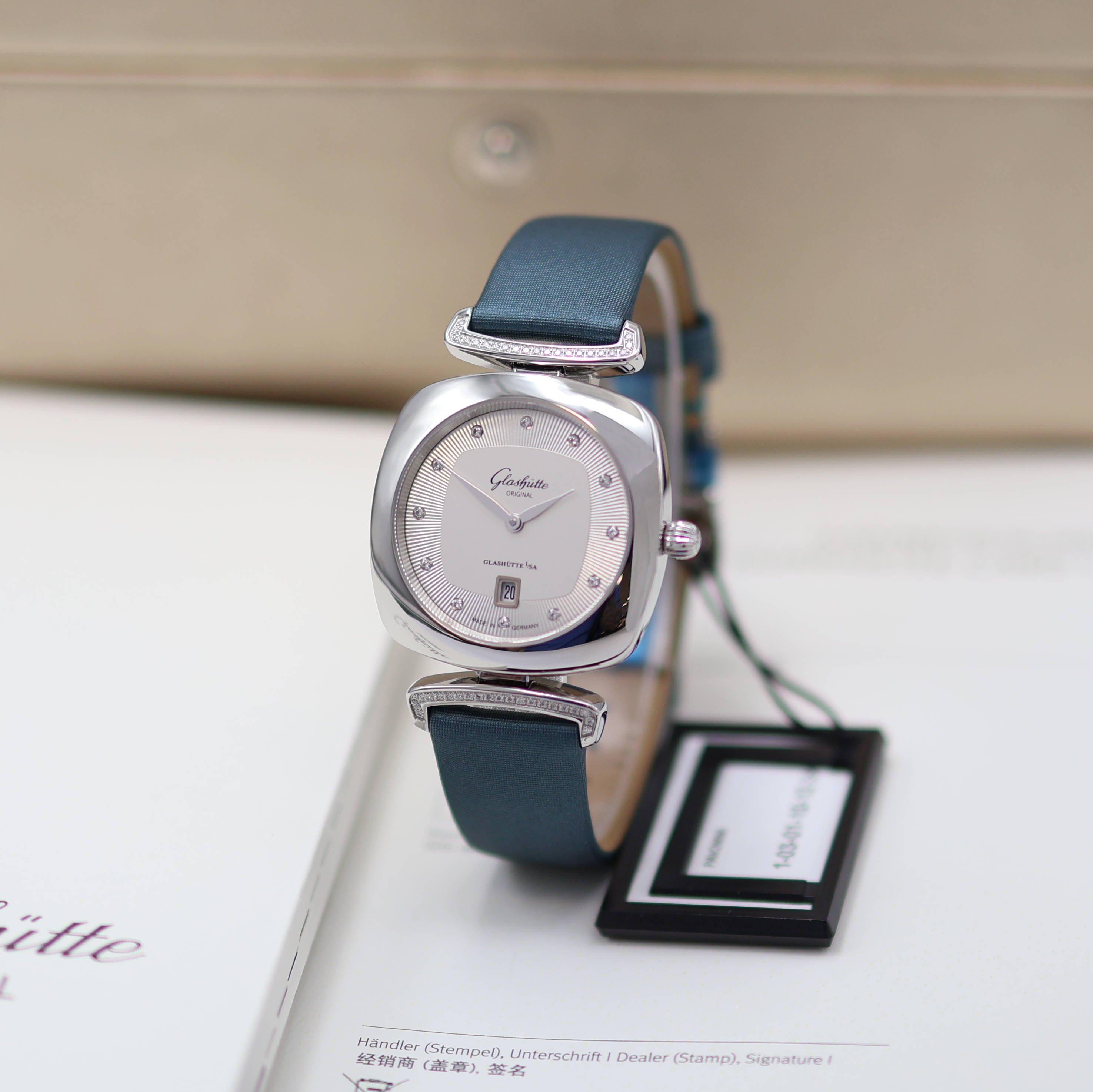Image 27117586 - GLASHÜTTE Original Pavonina ungetragene Damenarmbanduhr mit Diamanten Referenz ...