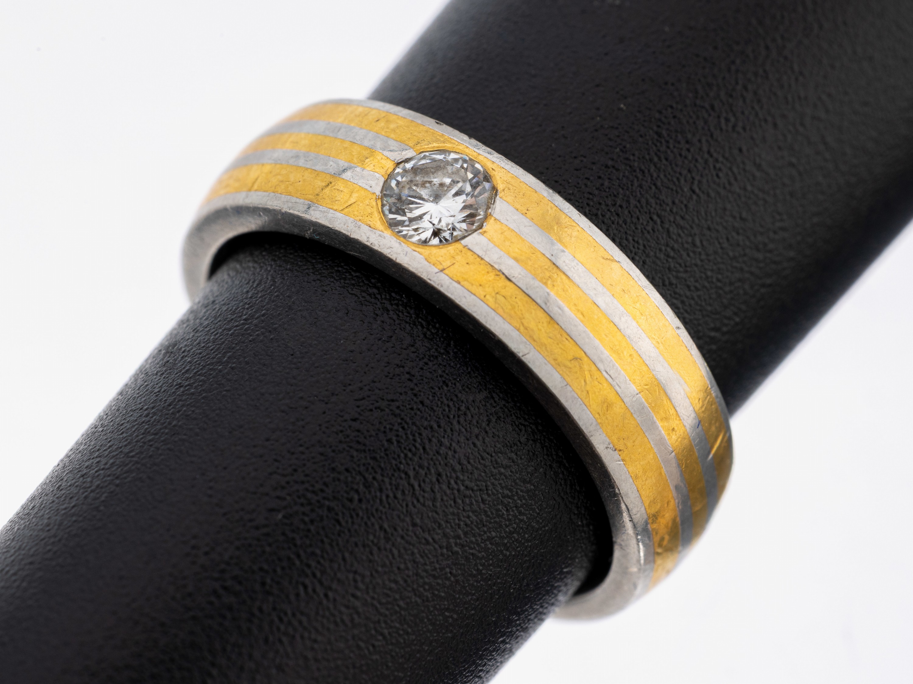 Image 27117622 - Platin Brillant-Ring, Pt 950/000, umlaufende GG-Einlagen, Brillant ca. 0.15 ct feines ...