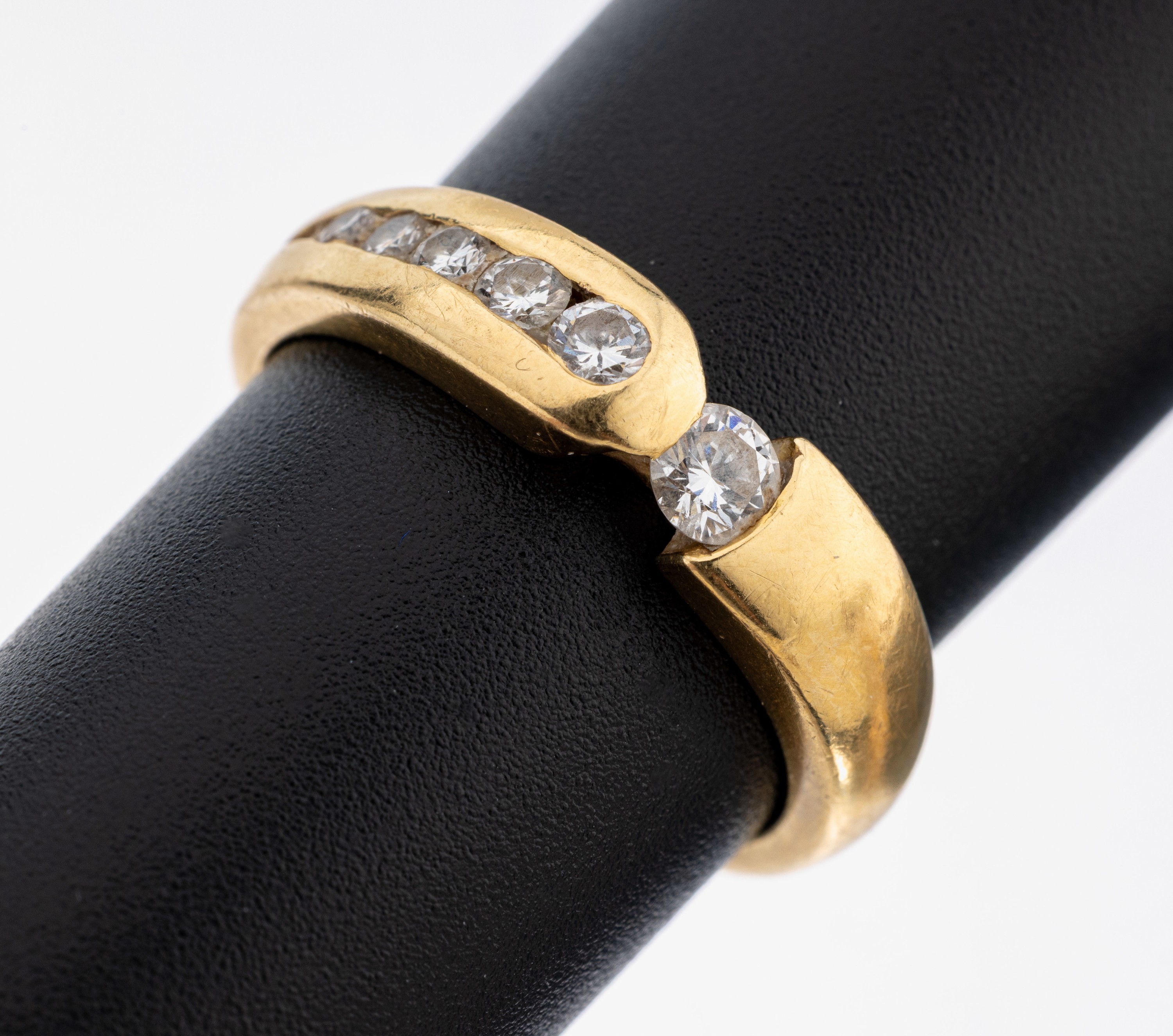 Image 27117630 - 18 kt Gold Brillant-Ring, GG 750/000, 6 Brillanten zus. ca. 0.43 ct (grav.) Weiß/vs- ...