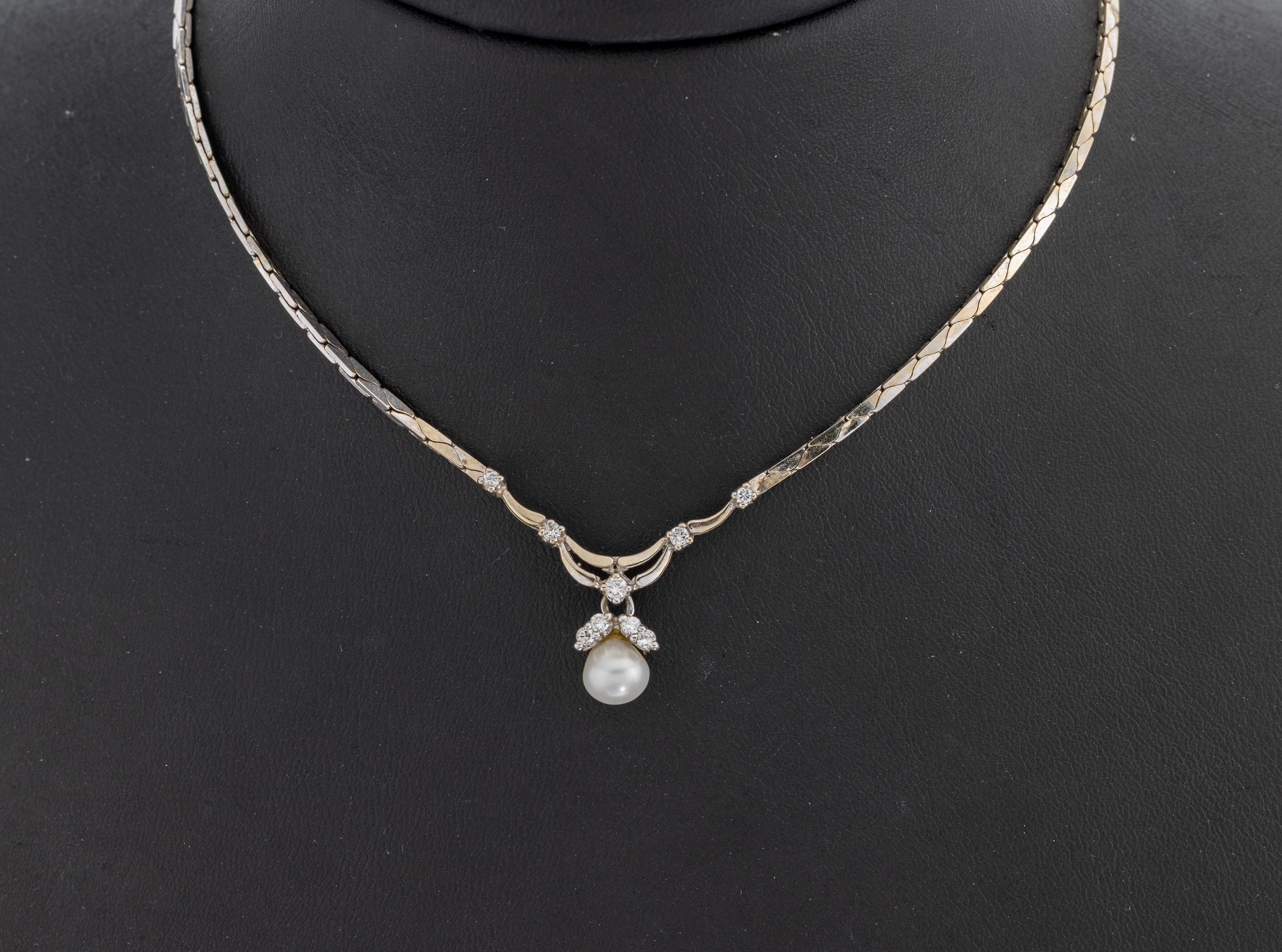 Image 27117631 - 18 kt Gold Perl-Brillant-Collier, WG 750/000, geschwungenes Mittelteil, bewegl. ...
