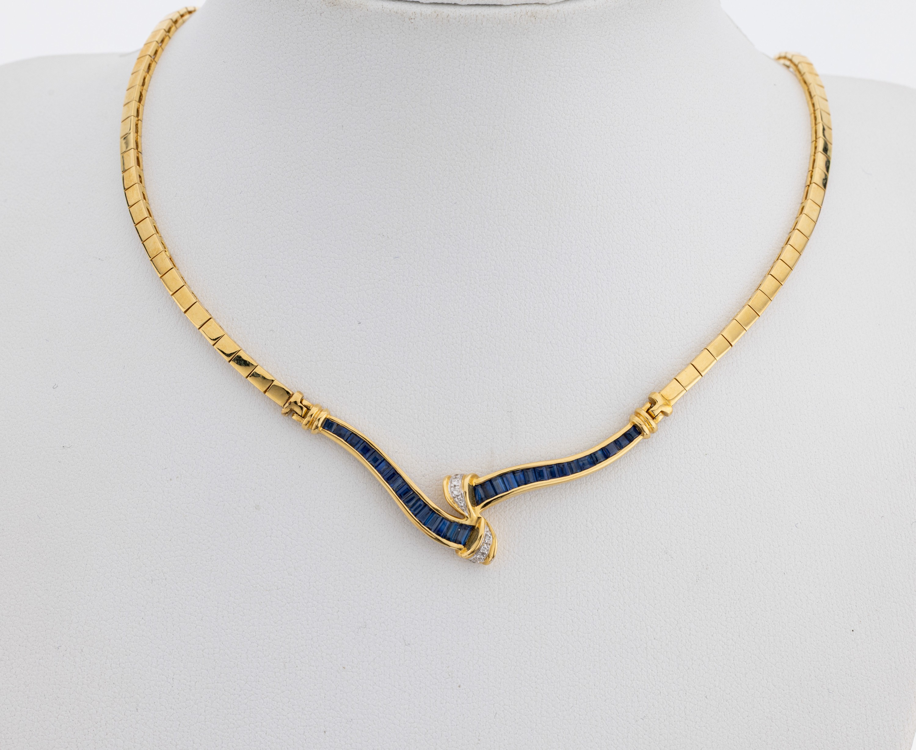 Image 27117637 - 18 kt Gold Saphir-Brillant-Collier, GG 750/000, geschwungenes Mittelteil mit Saphir- ...