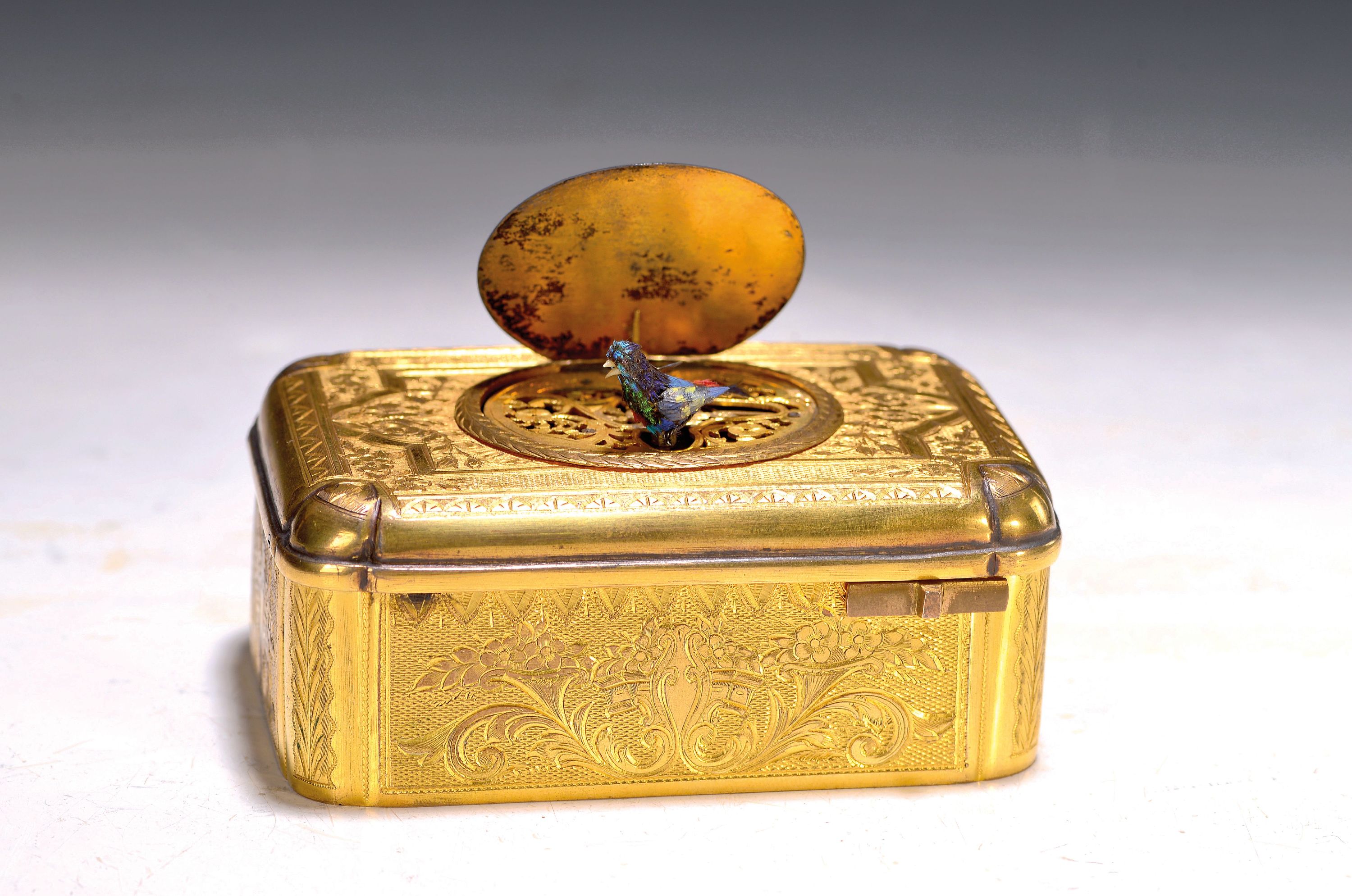 Image 27117639 - Feine Singvogel-Spieldose, wohl Schweiz, um 1840, Metallgehäuse qualitätvoll ...