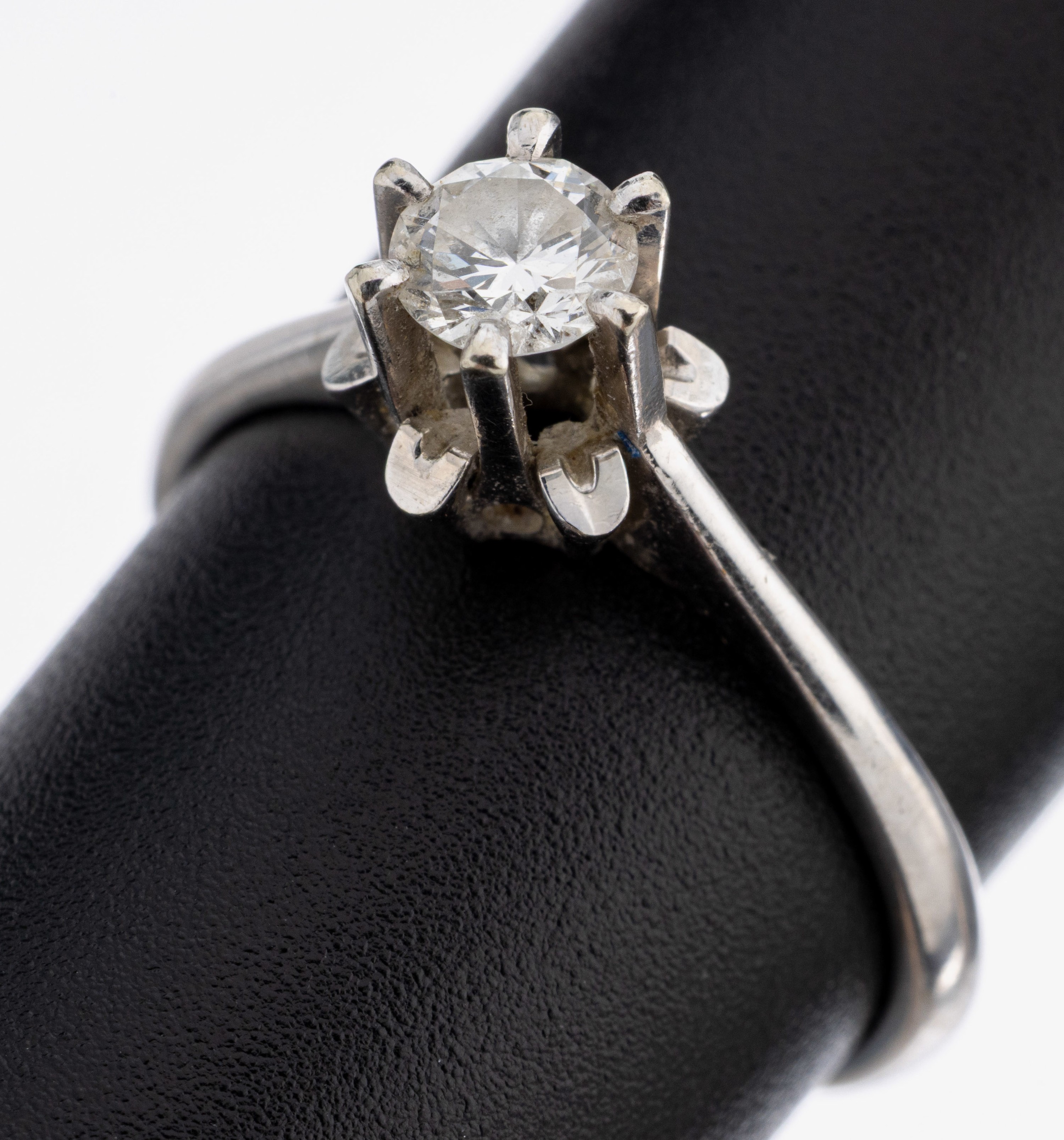 Image 27117693 - 18 kt Gold Brillant-Ring, WG 750/000, Brillant 0.33 ct Weiß/si, RW 54, ca. 2.9 g ...