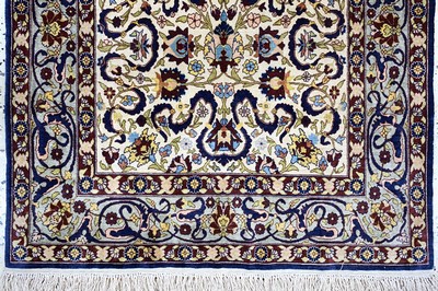 27117613c - Hereke Seide fein sign., Türkei, Ende 20.Jhd., reine Naturseide, ca. 123 x 75 cm, ca. ...