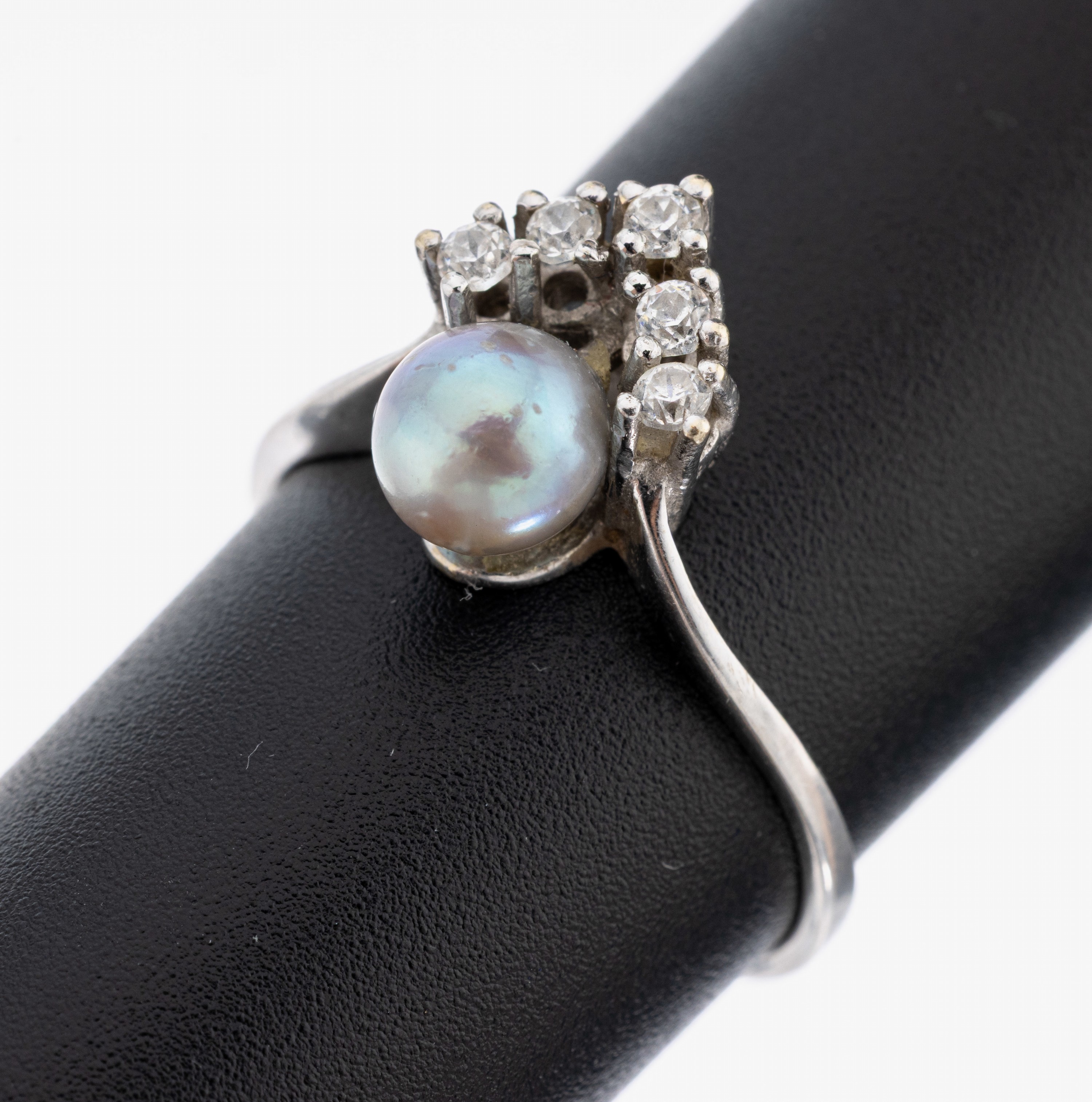 Image 27117708 - 14 kt Gold Perl-Ring, WG 585/000, kl. Silbergraue Zuchtperle, Diamantimitationen, RW55, ...