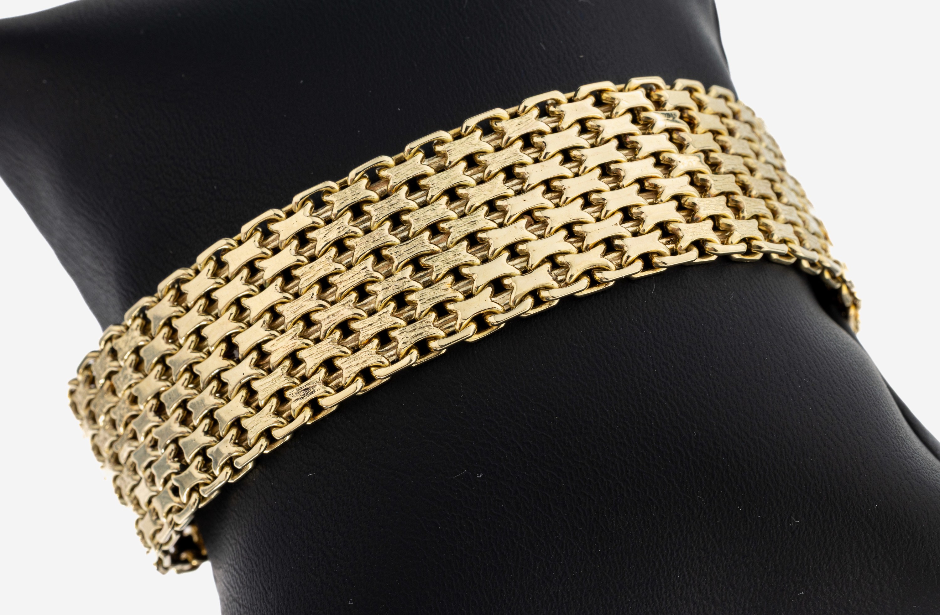 Image 27117712 - 14 kt Gold Armband, GG 585/000, part. strukt., B. ca. 2 cm, L. ca. 20 cm, Kastenschloss ...