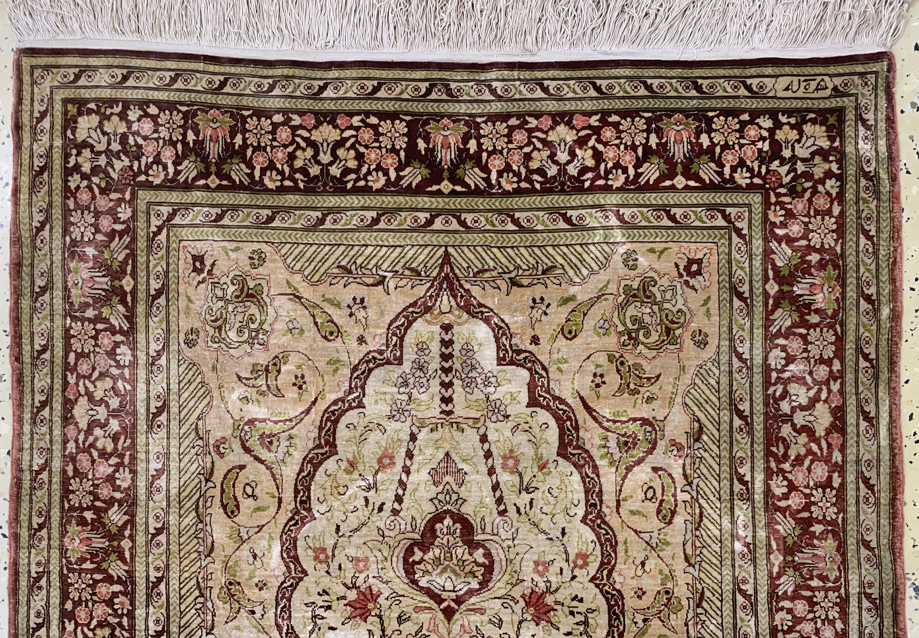 Detail a: Hereke Seide fein signiert, Türkei, Mitte 20.Jhd, reine Naturseide, ca. 130 x 84 cm, ca.1,0 Mio. Kn/qm, Reinigungsbedürftig, EHZ: 2