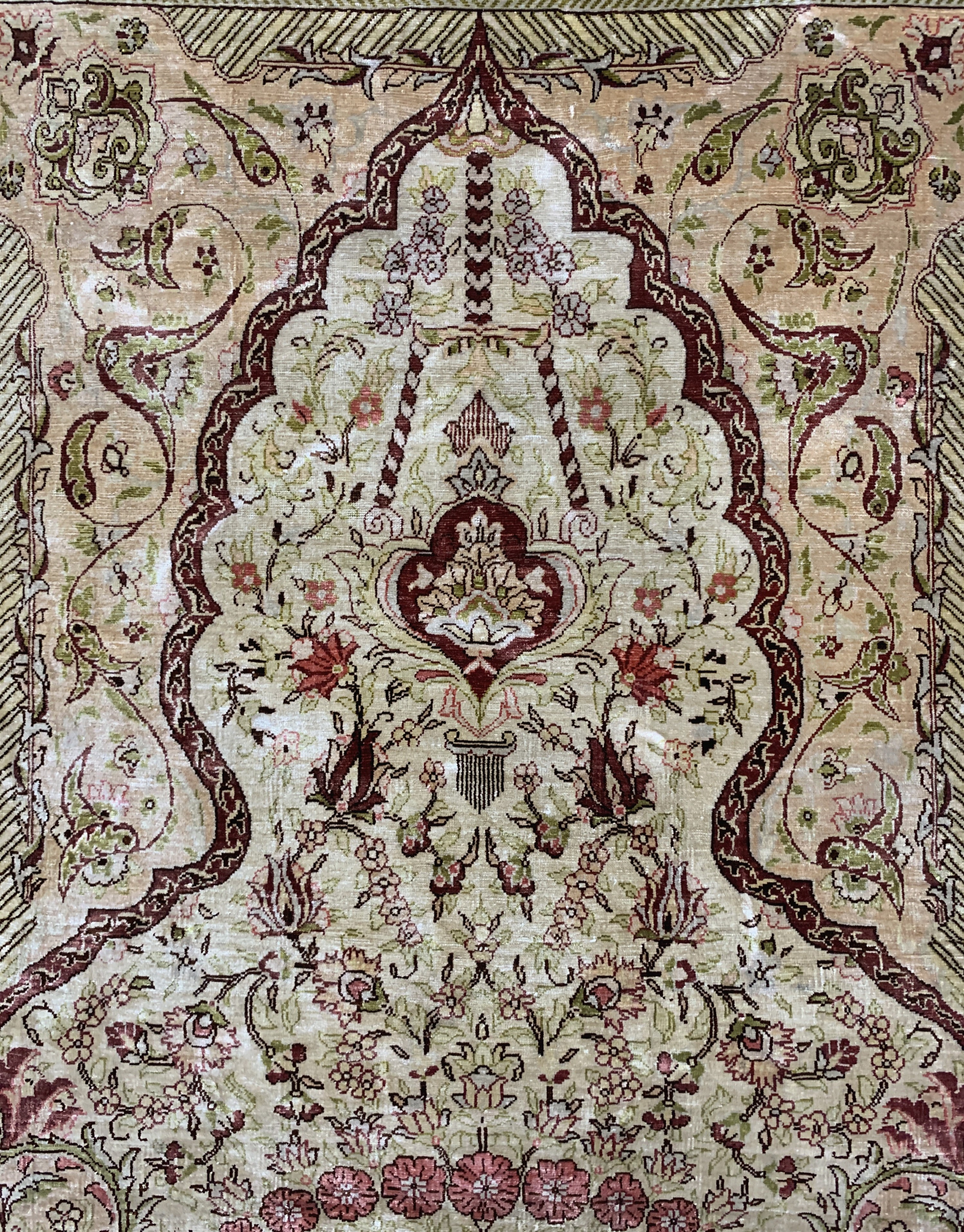 Detail c: Hereke Seide fein signiert, Türkei, Mitte 20.Jhd, reine Naturseide, ca. 130 x 84 cm, ca.1,0 Mio. Kn/qm, Reinigungsbedürftig, EHZ: 2