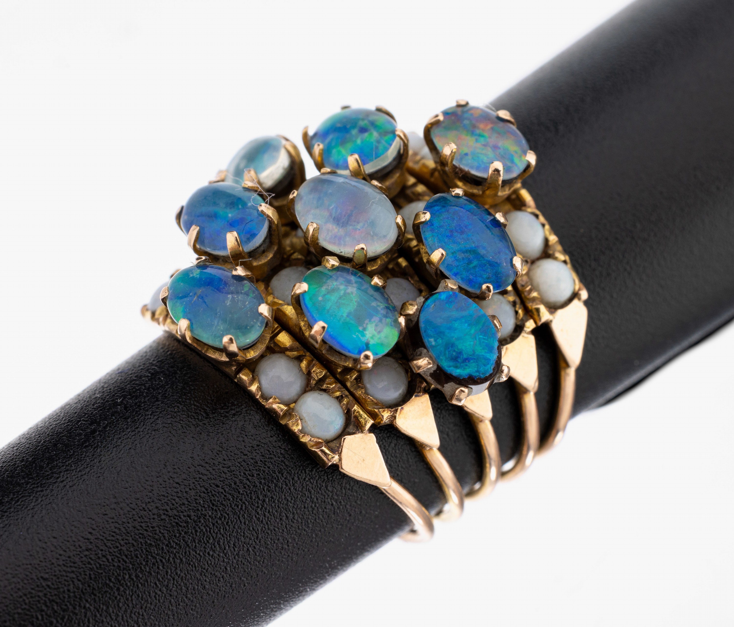 Image 27117726 - 14 kt Gold Opal-Ring, GG 585/000, sogn. Sklavenring, Opal-Cabochons und Opal- ...
