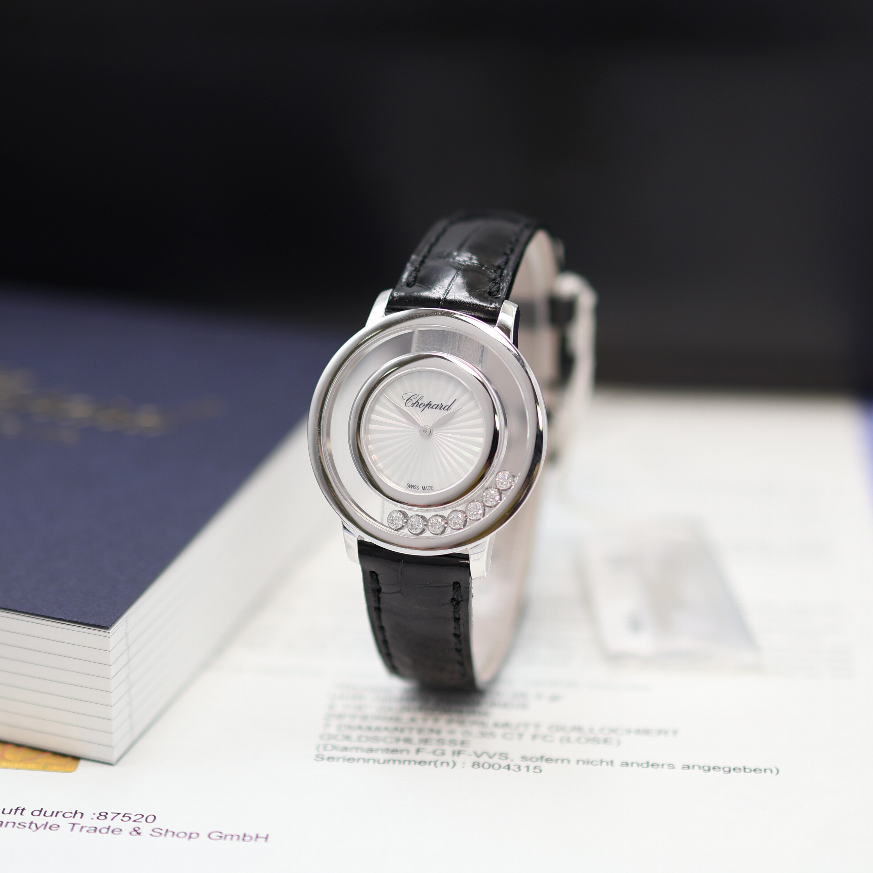 Image 27117753 - CHOPARD ungetragene Damenarmbanduhr Happy Diamonds in WG 750/000 Referenz 209429-1001, ...