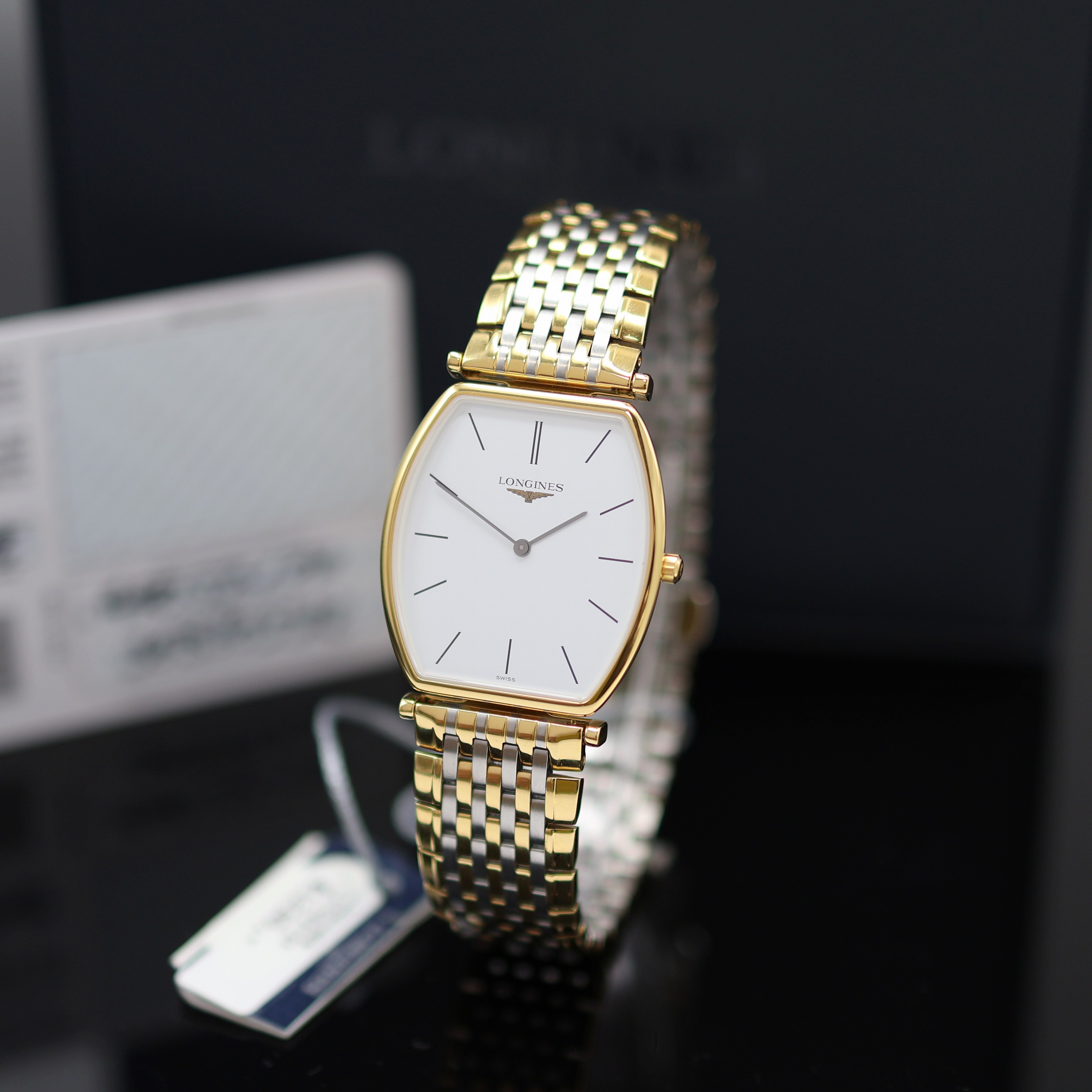 Image 27117767 - LONGINES La Grande Classic tonneau-shaped wristwatch reference L4.705.2.12.7, quartz, ...