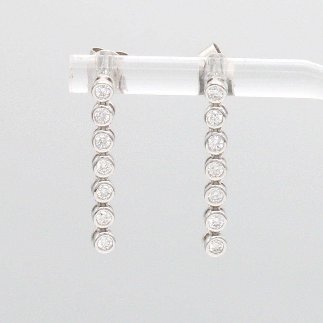 Image 27117792 - Paar Ohrstecker mit Brillanten, WG 750/000, 14 Brill. zus. ca. 0.47 ct feines Weiß/si ...