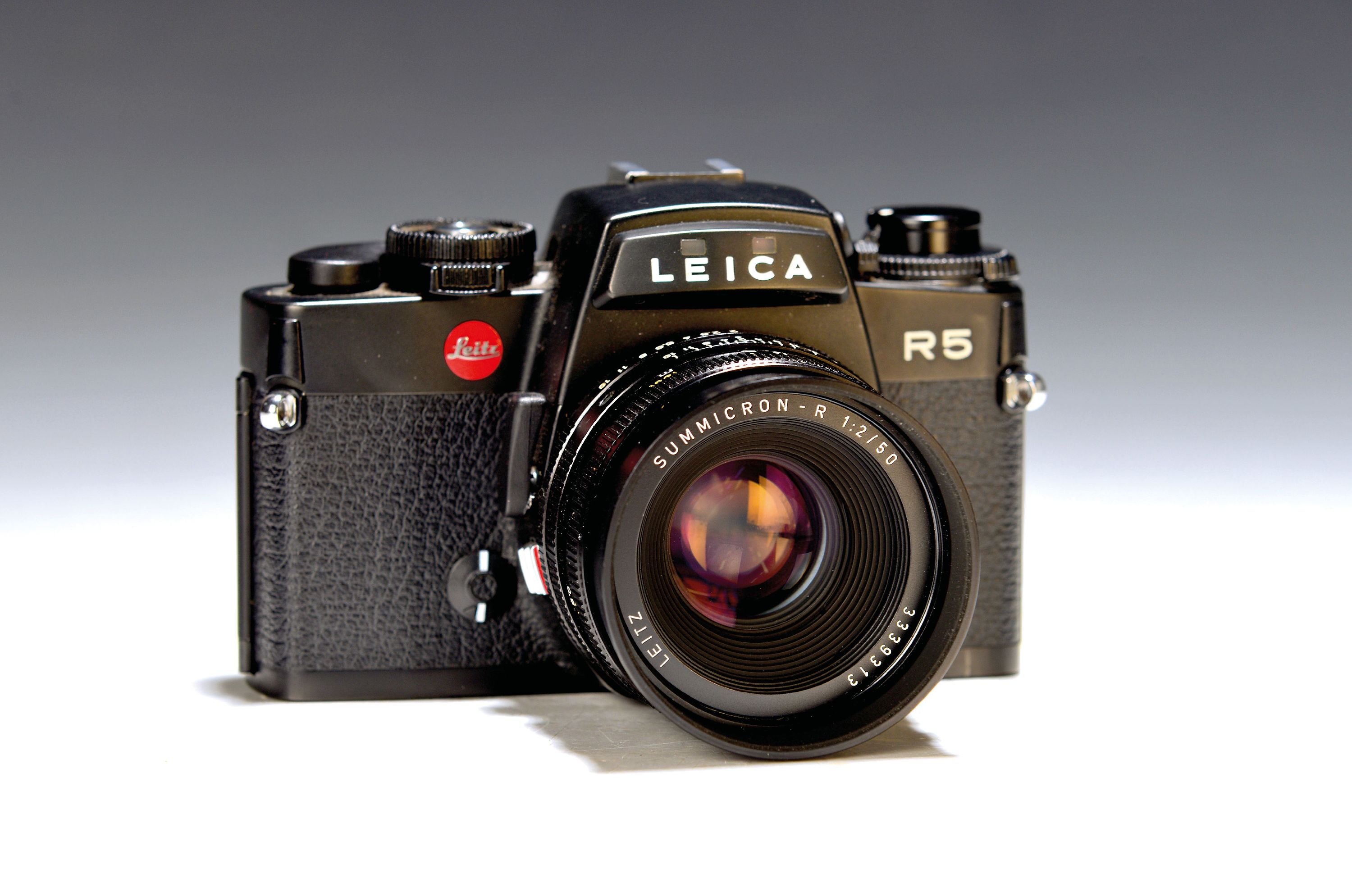Image 27117799 - Kamera Leica R5 Bj. 1988, mit einem Objektiv , Seriennr. 1734275, schwarzer Body, mit ...