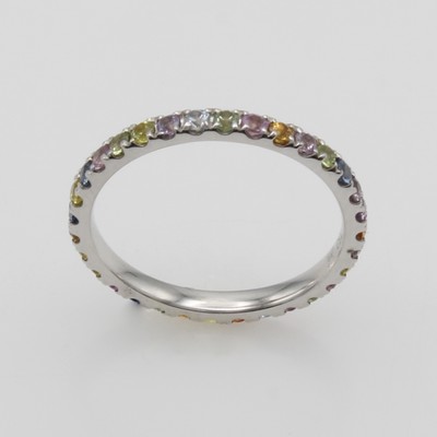 27117796a - Memoryring mit Saphiren, WG 750/000, 32 bunte Saphire zus. ca. 1.01 ct in Krappen- ...