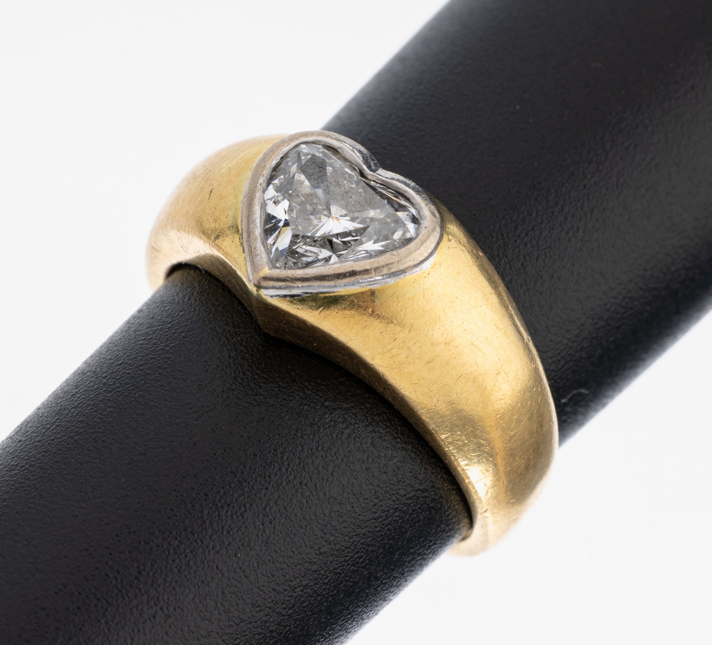 Image 27117805 - 18 kt Gold Diamant-Ring, GG/WG 750/000, in WG gefasstes Diamantherz ca. 1.10 ct ...