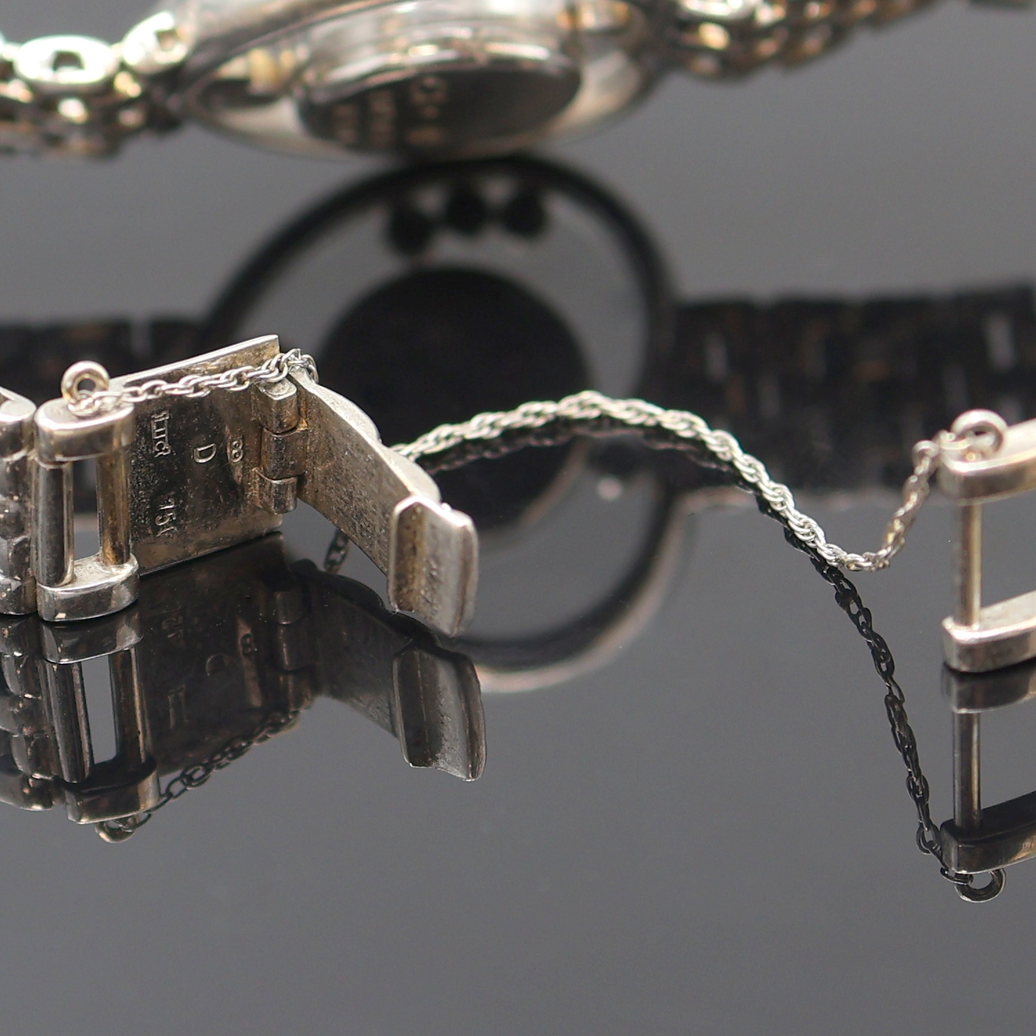 Detail d: Chopard herzförmige Happy Diamonds Damenarmbanduhr in WG 750/000 Referenz 20/4516, Schweiz 1990er Jahre, beids. Saphirvergl., Gliederband m. ...