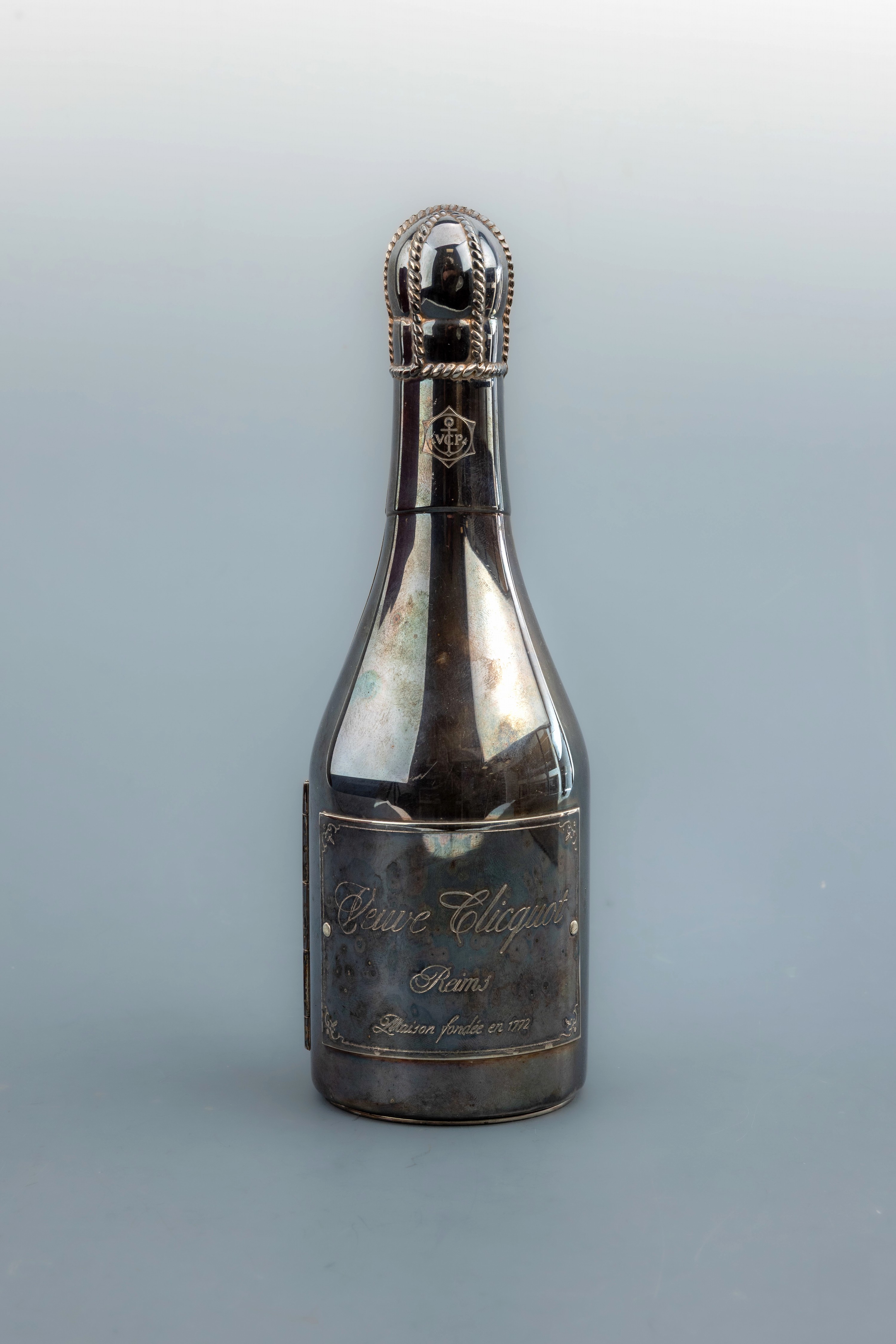 Image 27117838 - Veuve-Cliqout 0.375l trompe l´oeil Champagner flasche mit integrierter Kaviarschale, ...