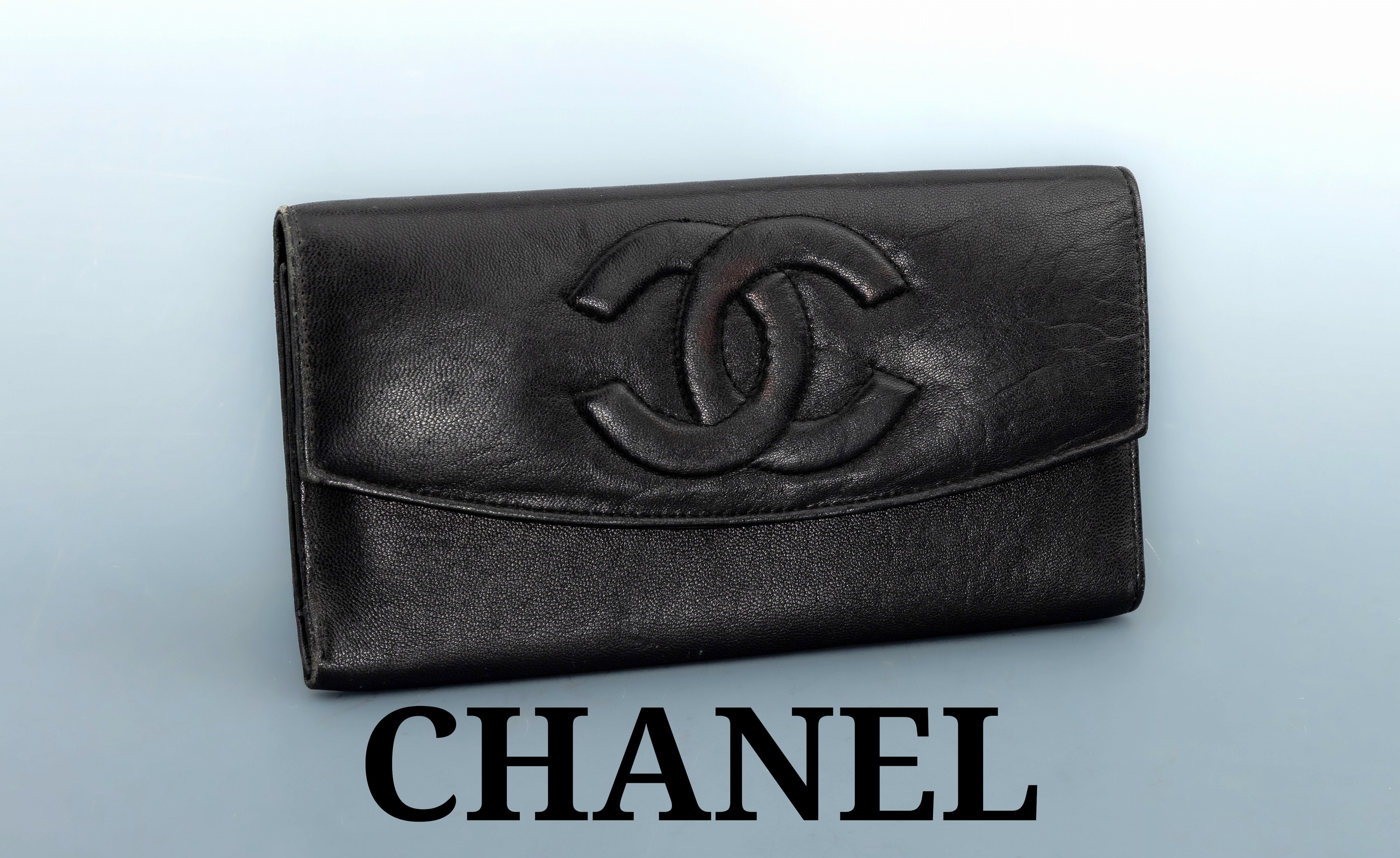 Image 27117839 - CHANEL flap purse/long wallet , black lambskin leather, oversized stitched CC-Logo on ...