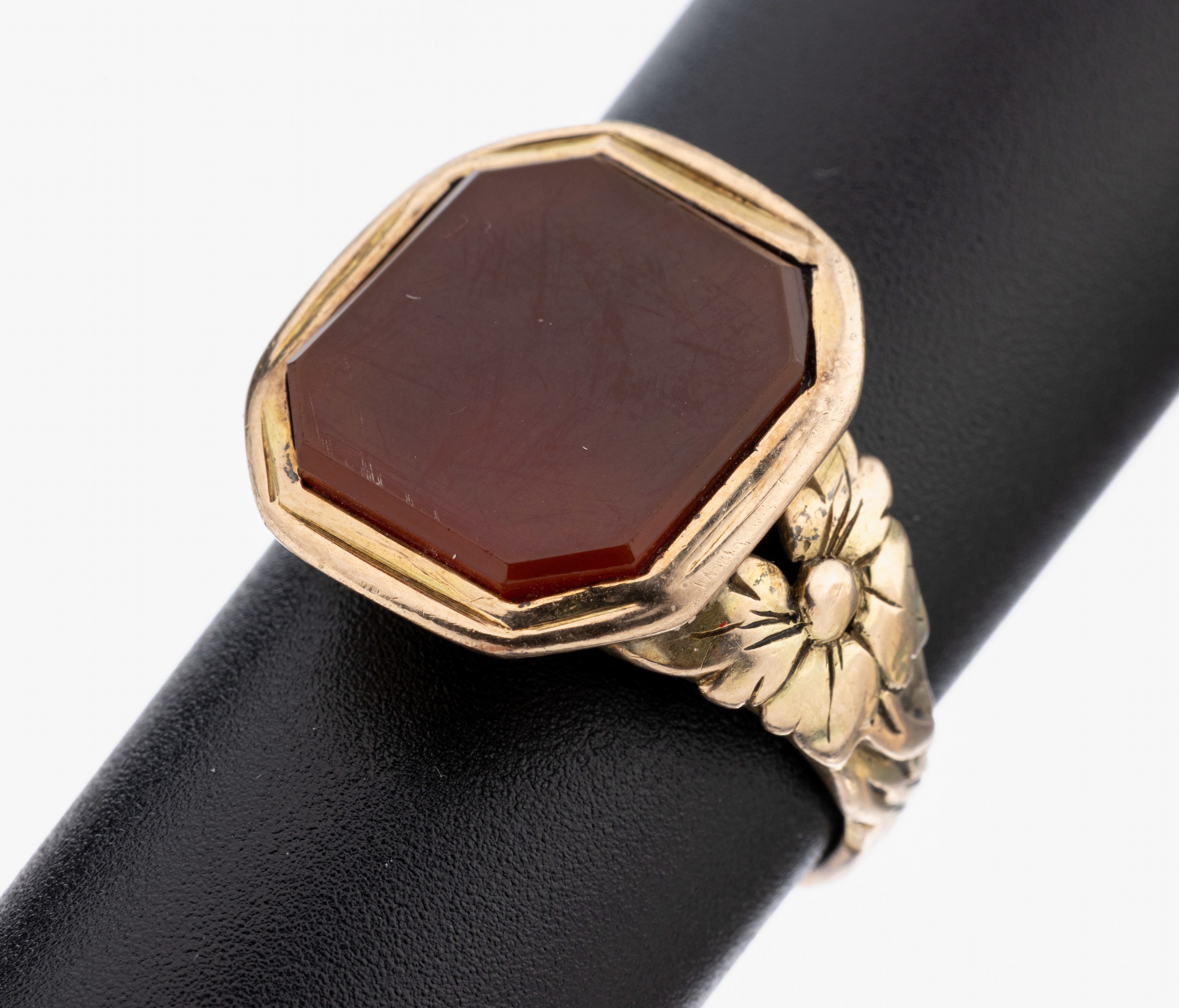Image 27117847 - 14 kt Gold Karneol-Ring, um 1900, GG 585/000 gepr., freie oktogonale ...