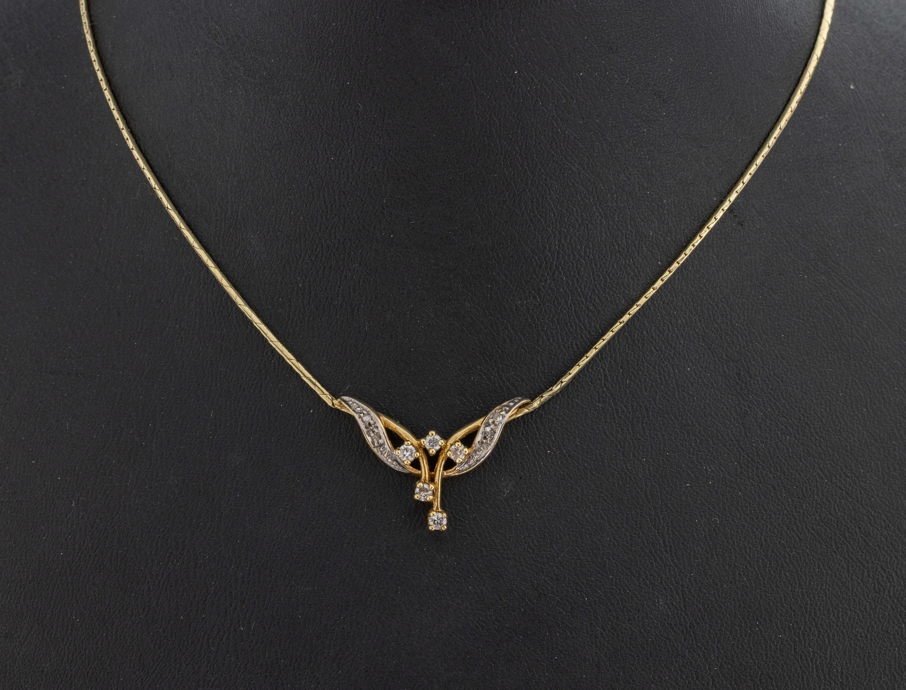 Image 27117851 - 14 kt Gold Diamant-Collier, GG 585/000, abstrakt florales Mittelteil, 5 Brillanten und4 ...