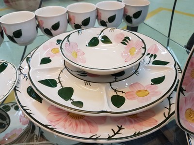 27117800e - Umfangreiches Kaffee- und Speiseservice, Villeroy & Boch, Modell Wild-Rose, 2 ...
