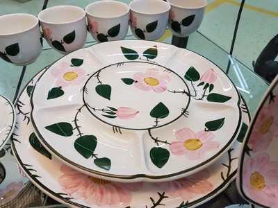 27117800f - Umfangreiches Kaffee- und Speiseservice, Villeroy & Boch, Modell Wild-Rose, 2 ...