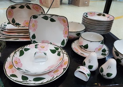 27117800g - Umfangreiches Kaffee- und Speiseservice, Villeroy & Boch, Modell Wild-Rose, 2 ...