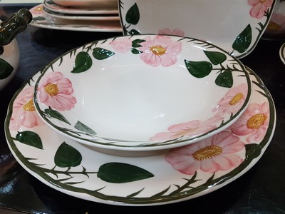 27117800j - Umfangreiches Kaffee- und Speiseservice, Villeroy & Boch, Modell Wild-Rose, 2 ...