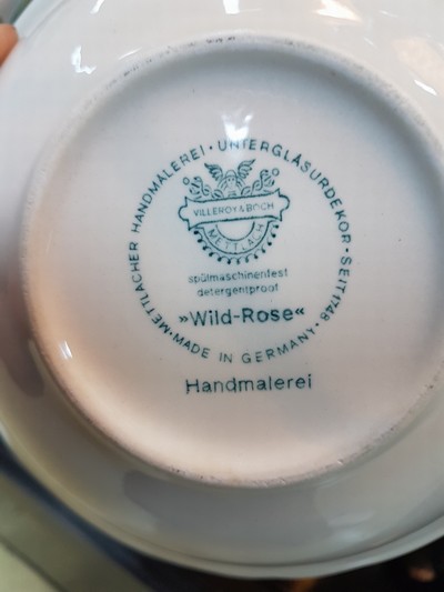 27117800p - Umfangreiches Kaffee- und Speiseservice, Villeroy & Boch, Modell Wild-Rose, 2 ...
