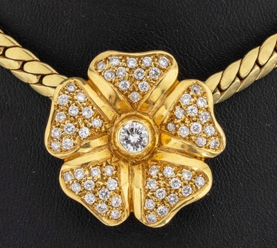 27117810a - 18 kt Gold Brillant-Anhänger, GG 750/000, Darstellung einer Blüte, mittig Brillant ...