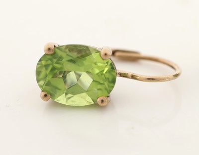 27117832a - Paar 8 kt Gold Peridot-Ohrhänger, GG 333/000, 2 ovalfacett. Peridots zus. ca. 4.0 ct, ...