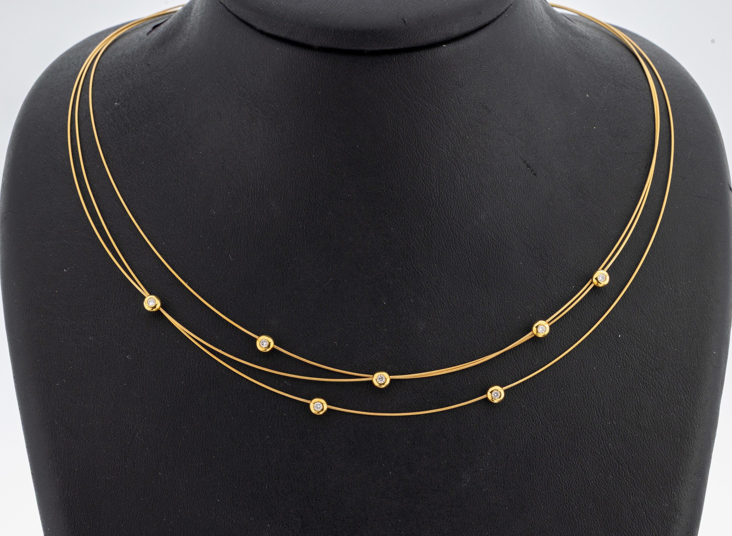 Image 27117965 - 18 kt Gold Brillant-Collier, GG 750/000, 3-rhg., 7 einzeln in Zargen gefasste ...