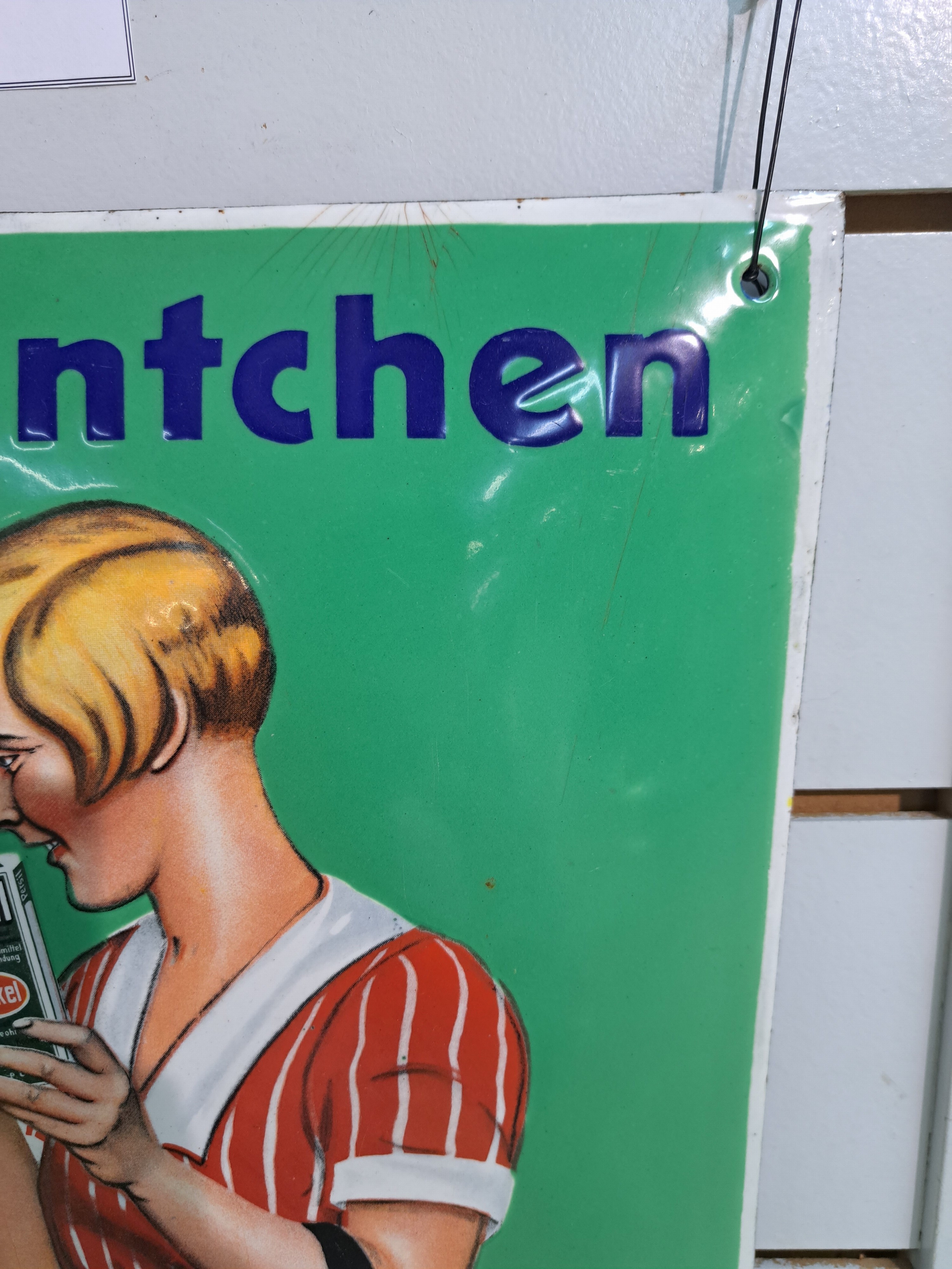 Detail f: Emailschild Persil "Tantchen", Düsseldorf, um 1920, Metall farbig emailliert, lithographierter Dekor, gewölbt, bezeichnet Henkel & Cie ...