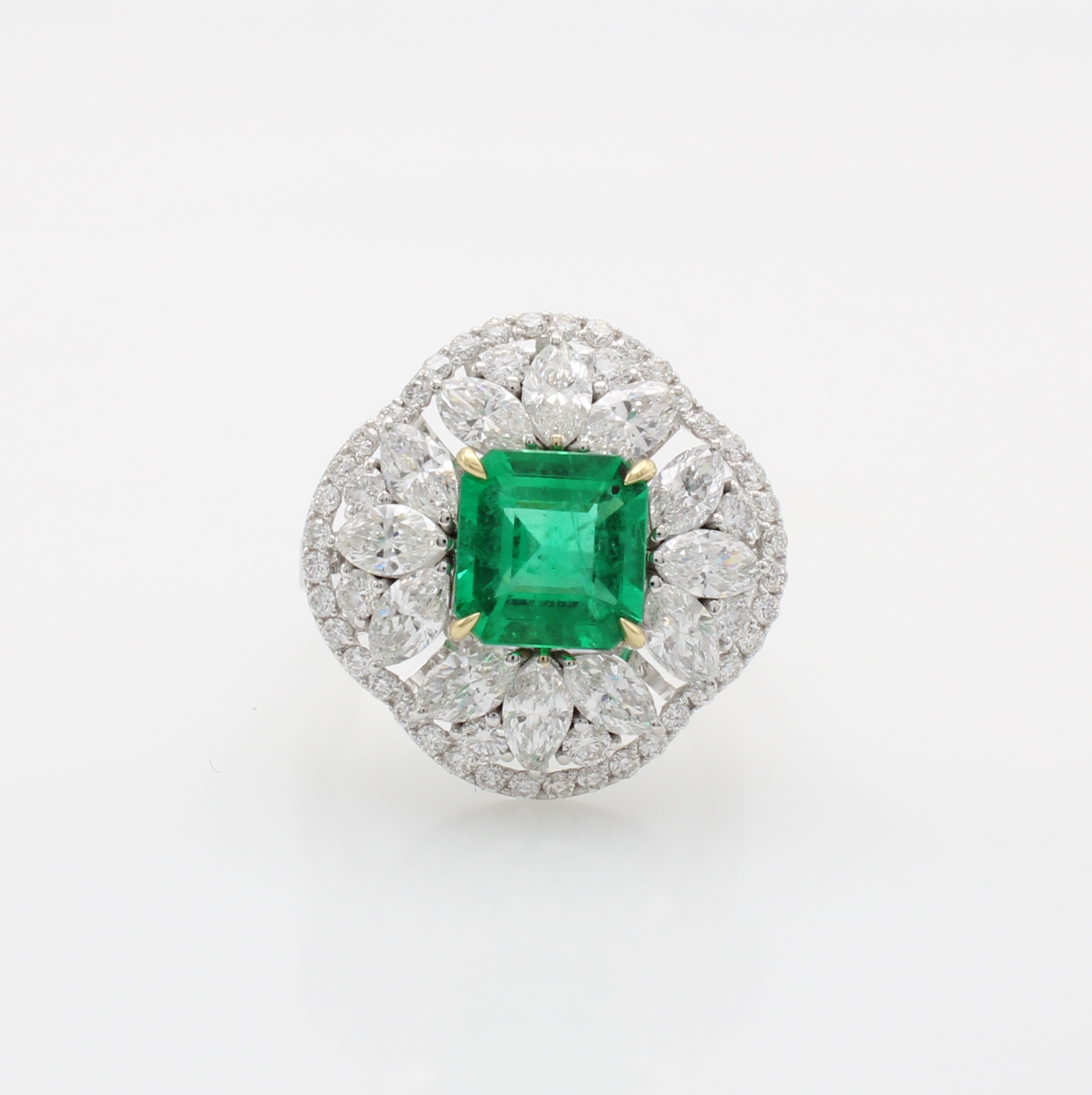Image 27118042 - Ring mit Smaragd, Diamanten und Brillanten, WG 750/000, achteck., brasilianischer ...