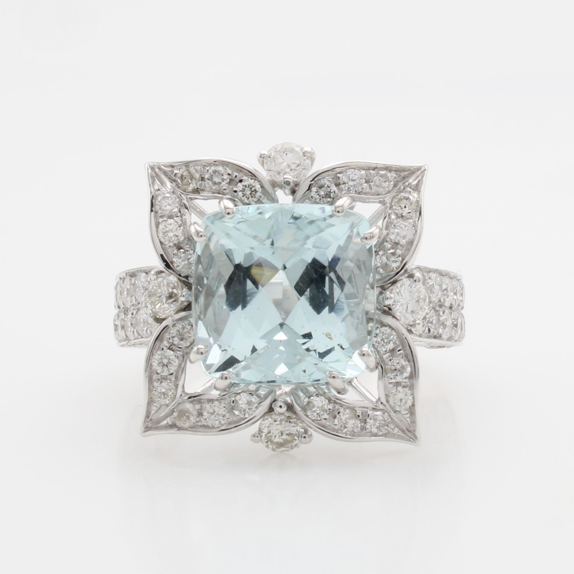 Image 27118047 - Ring mit Aquamarin und Brillanten, WG 750/000, fac., kissenf. Aquamarin ca. 6.01 ...