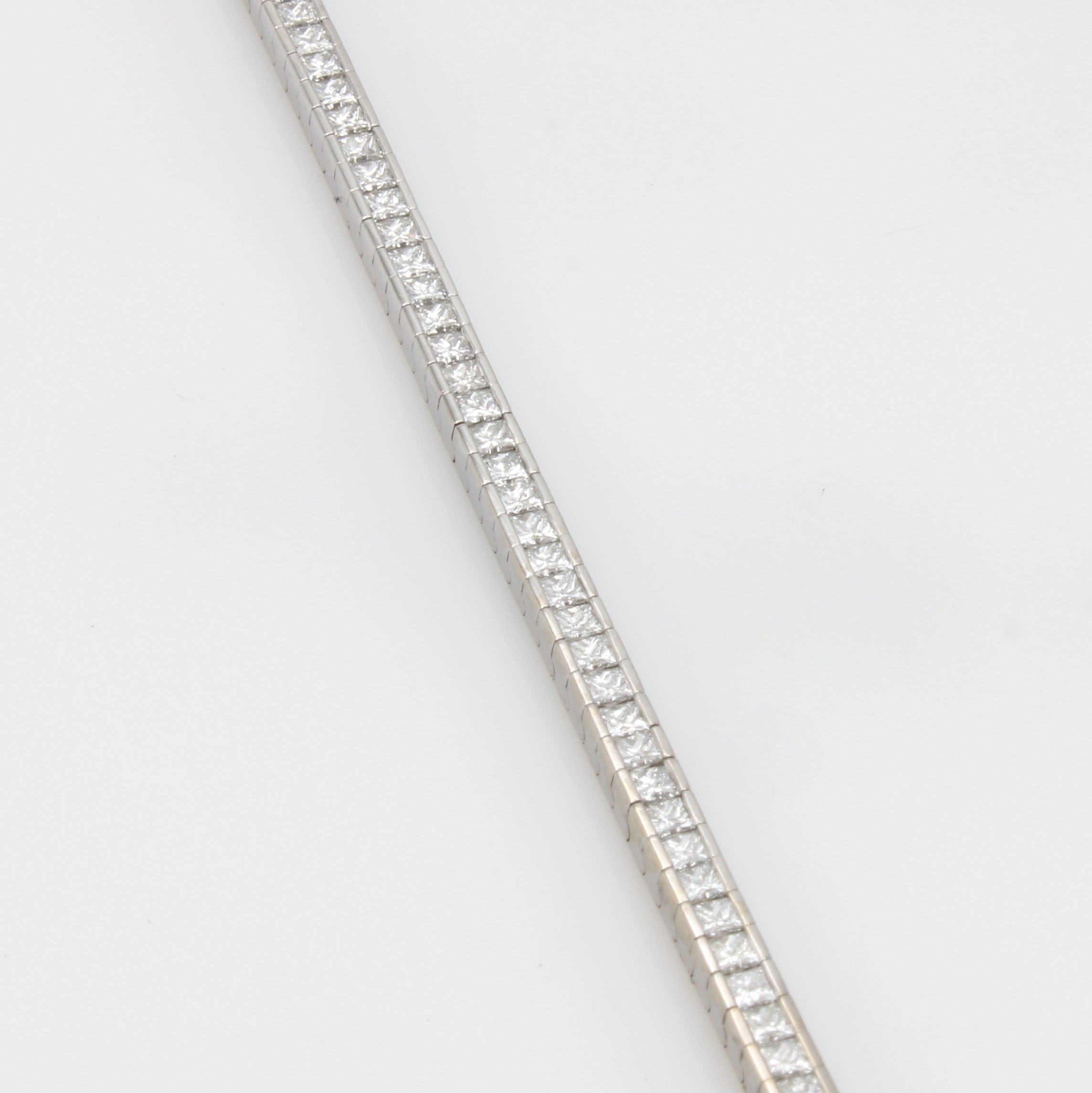 Image 27118073 - Armband mit Diamanten, WG 750/000, 77 Diam. im Princess-Cut zus. ca. 4.65 ct feines ...