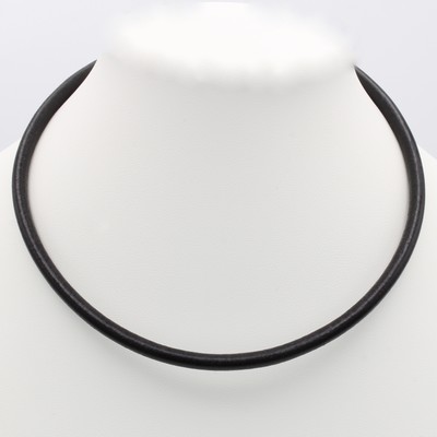 Image Halsreif ´Bvlgari´, Karabinerschl. Stahl, schwarzes Leder, L. ca. 39 cm, orig. Etui u. ...