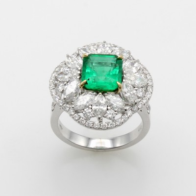 27118042a - Ring mit Smaragd, Diamanten und Brillanten, WG 750/000, achteck., brasilianischer ...