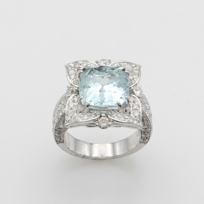27118047a - Ring mit Aquamarin und Brillanten, WG 750/000, fac., kissenf. Aquamarin ca. 6.01 ...