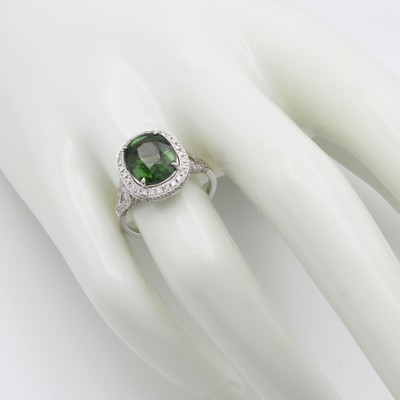 27118049a - Ring mit Turmalin und Brillanten, WG 750/000, ovaler, fac. Turmalin ca. 3.05 ct, Brill. ...