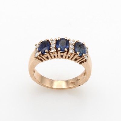 27118051a - Ring mit Saphiren und Brillanten, RG 585/000, 3 ovale, fac. Saphire zus. ca. 1.78 ct, ...