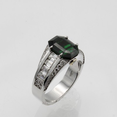 27118062b - Ring mit Tsavorit, Diamanten und Brillanten, WG 750/000, achteck. Tsavorit v. sehr ...